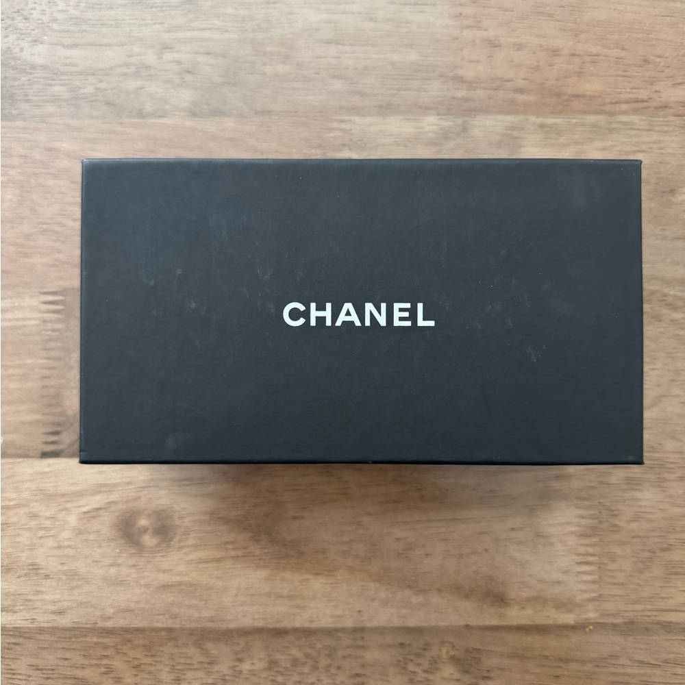 Chanel Oversized Cat Eye Sunglasses - Picture 2 of 14